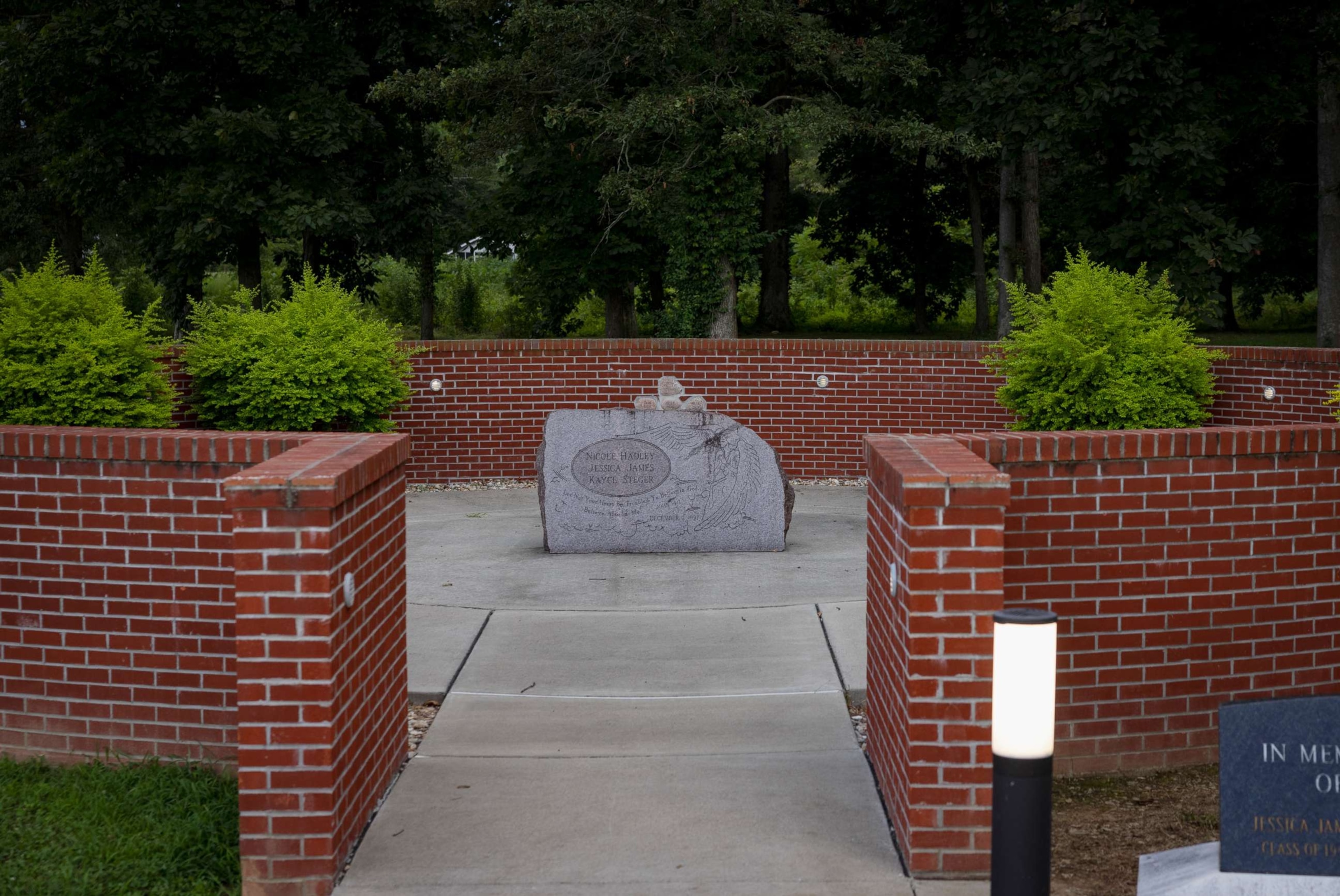 PHOTO: A memorial open to the public in West Paducah for the three girls who were killed in a shooting at Heath High School in Paducah, Ky. on Dec. 1, 1997.