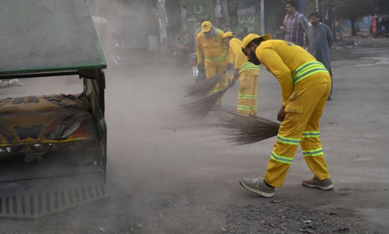 Sanitation workers facing rights violations need better legal protection in Pakistan Sanitation workers facing rights violations need better legal protection in Pakistan
